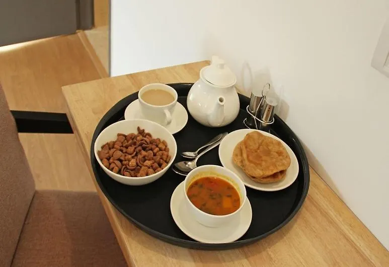 Hotel Us Residency 바라나시 2*,  인도